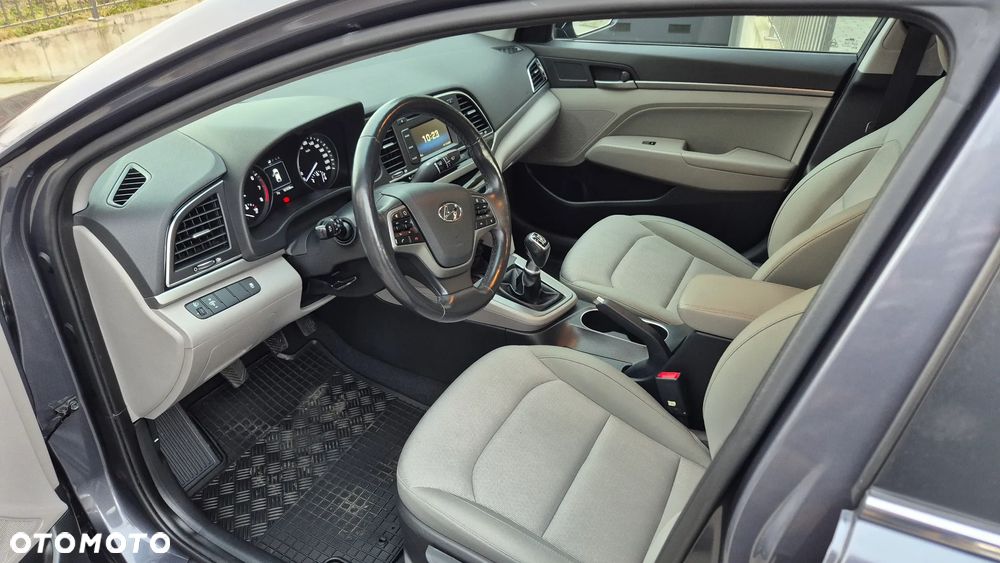Hyundai Elantra 1.6 Style - 6