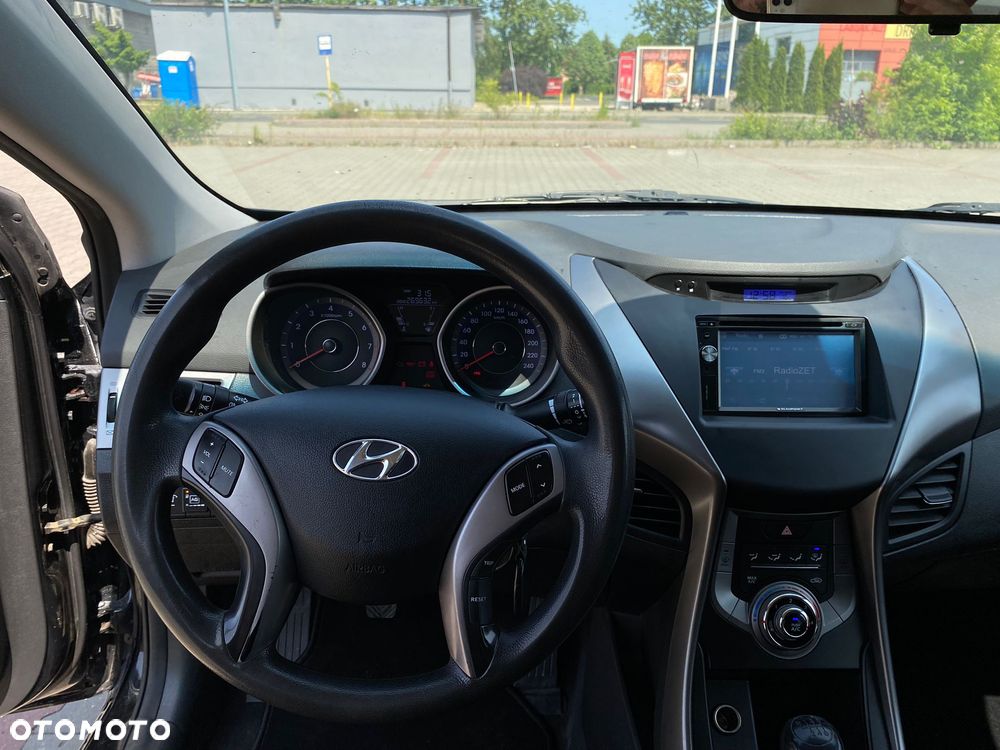 Hyundai Elantra 1.6 Classic + - 6