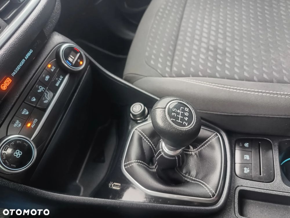 Ford Fiesta 1.0 EcoBoost S&S TITANIUM - 24