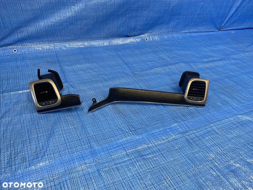 JEEP GRAND CHEROKEE WK2 KRATKA KRATKI NAWIEWU PRAWA LEWA BOCZNA  17499F  SP15507 SP15508 - 1