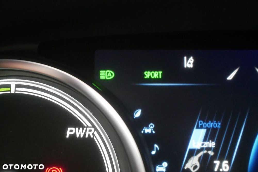 Toyota Camry 2.5 Hybrid Comfort CVT - 22