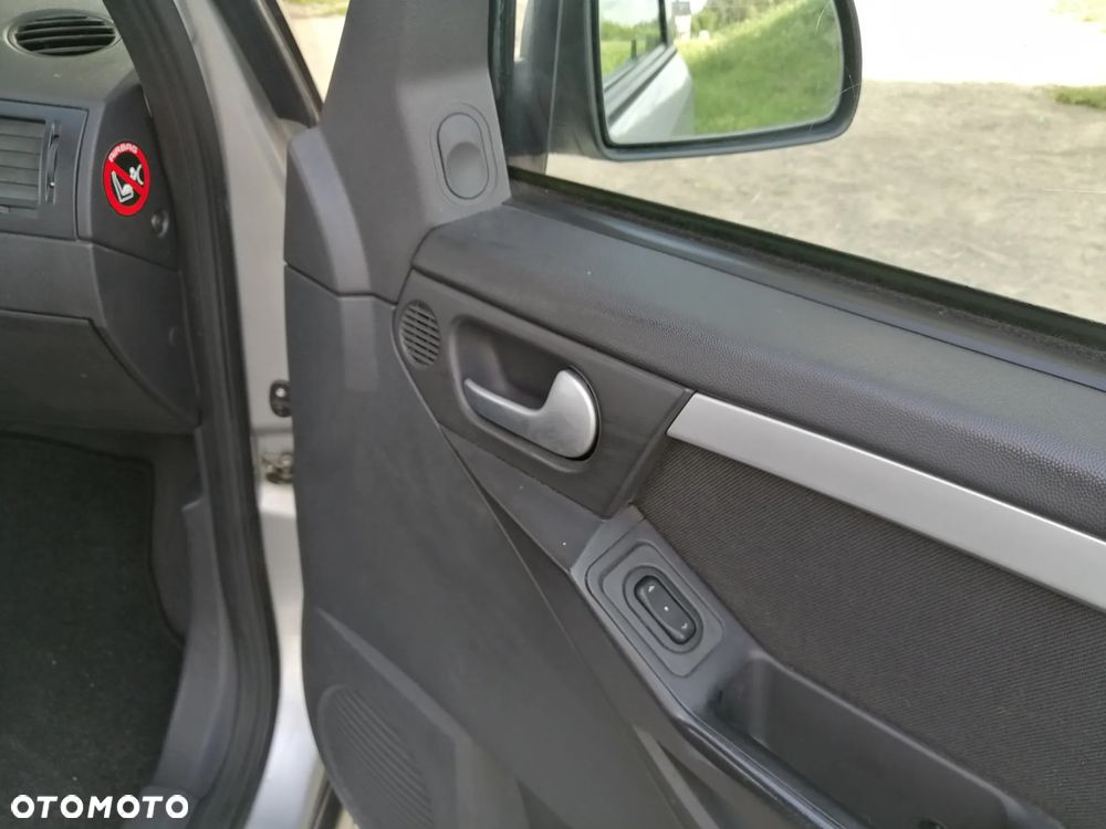 Opel Meriva 1.6 16V Cosmo - 14