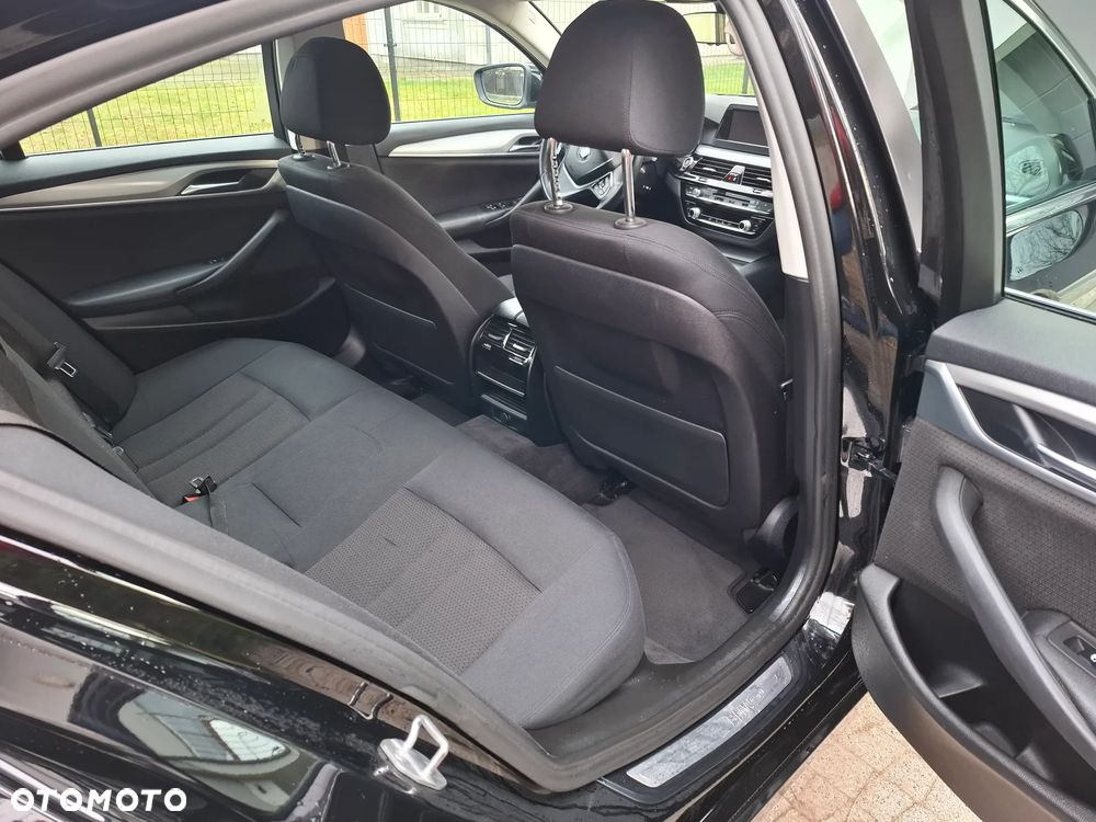 BMW Seria 5 518d - 14
