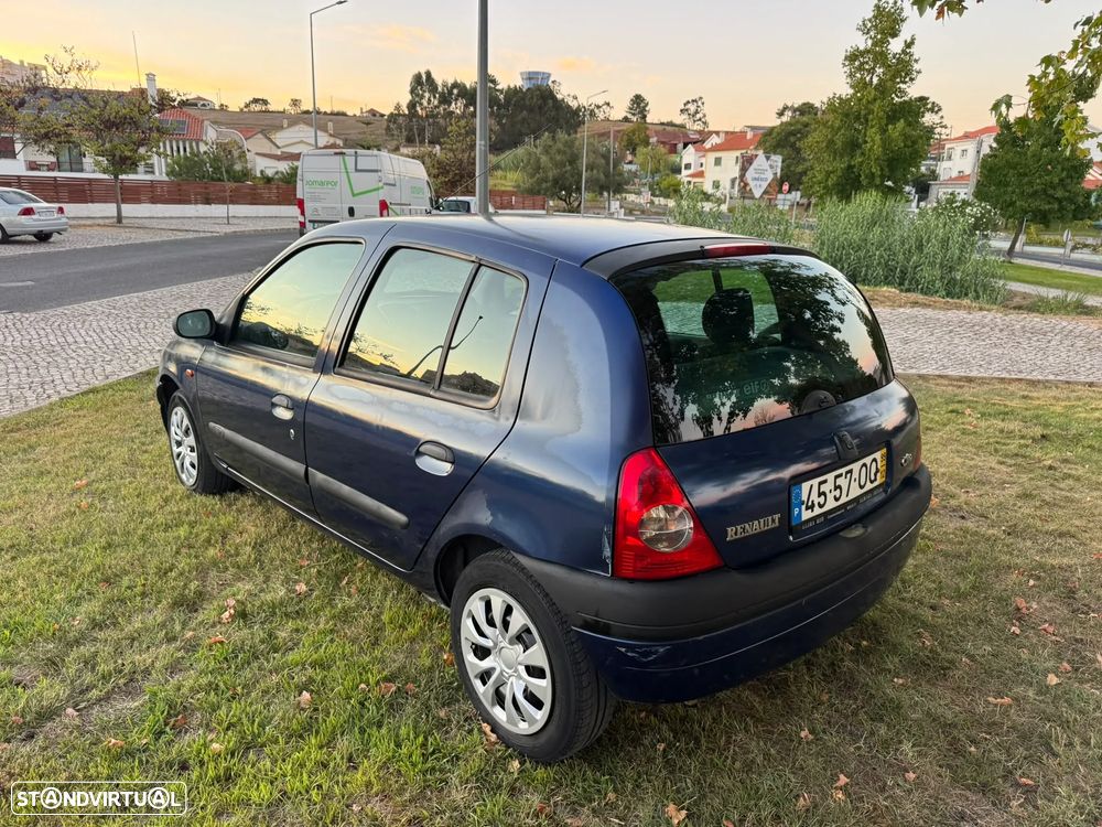 Renault Clio 1.2 RT - 11