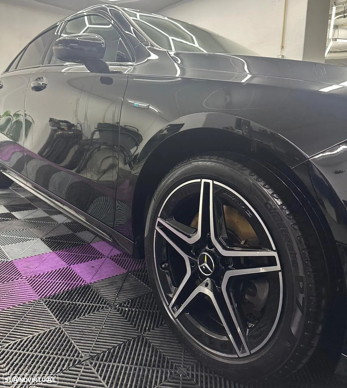 Mercedes-Benz A 250 Limousine e AMG Line - 19
