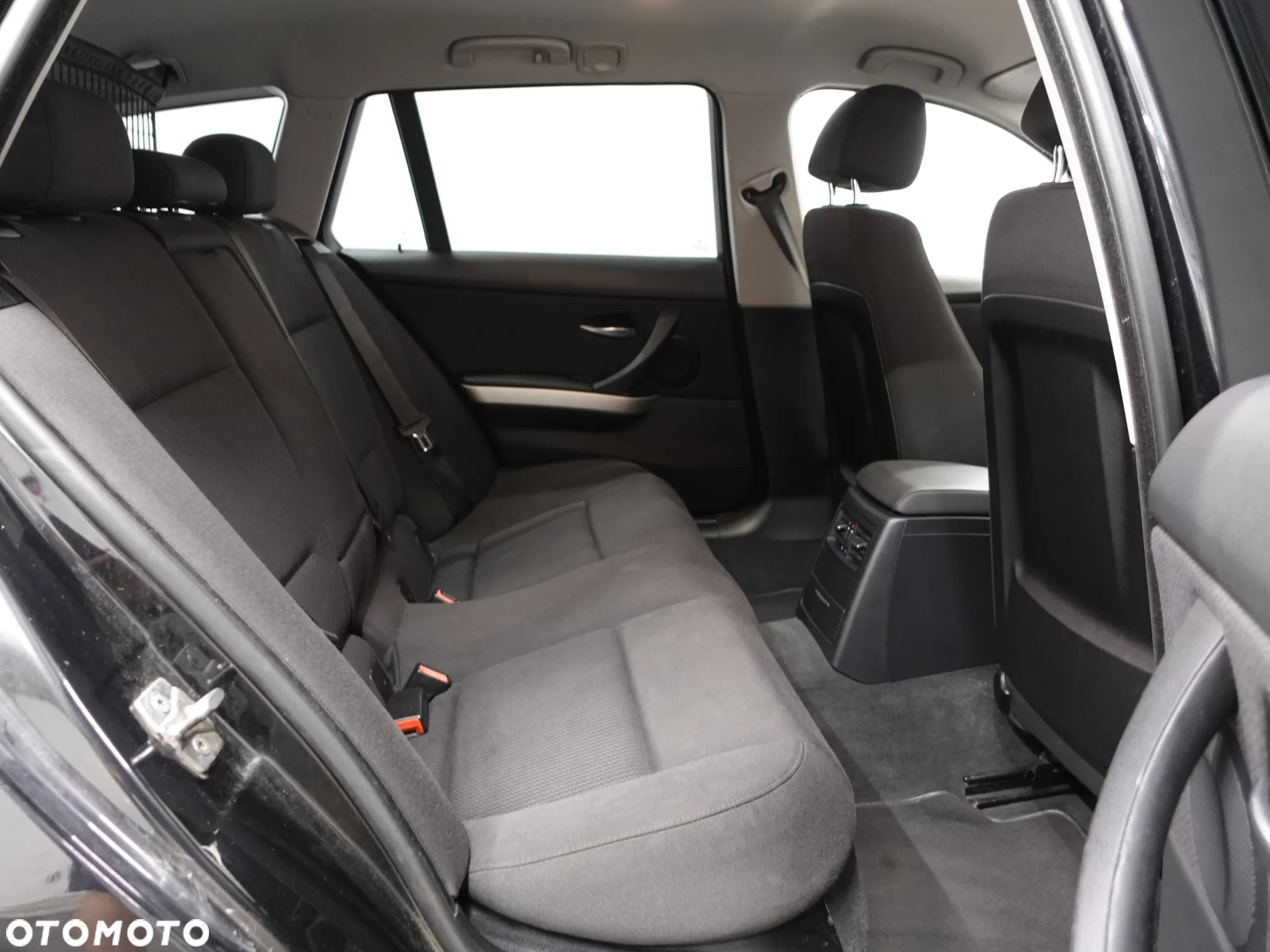 BMW Seria 3 320d DPF Touring - 28