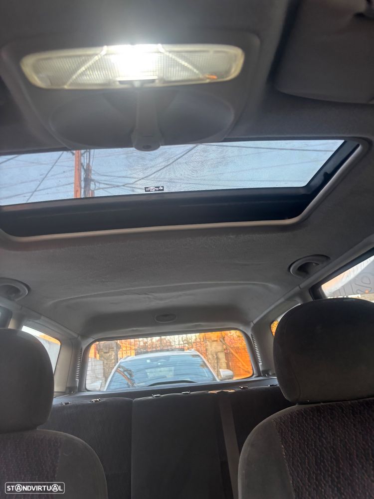 Ford Focus SW 1.8 TDdi Ghia - 13