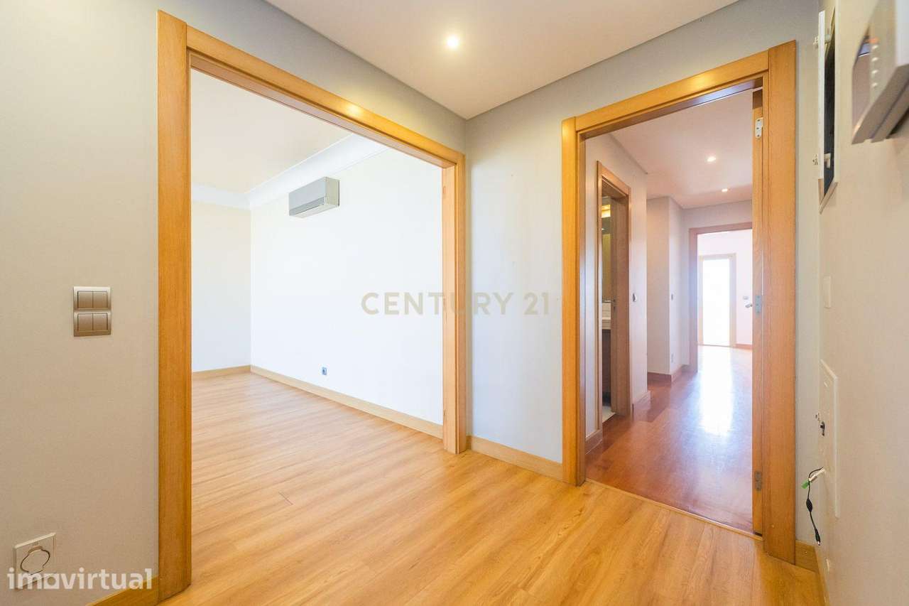 Apartamento T3+1 Duplex em São Domingos de Rana, Cascais - Grande imagem: 4/61