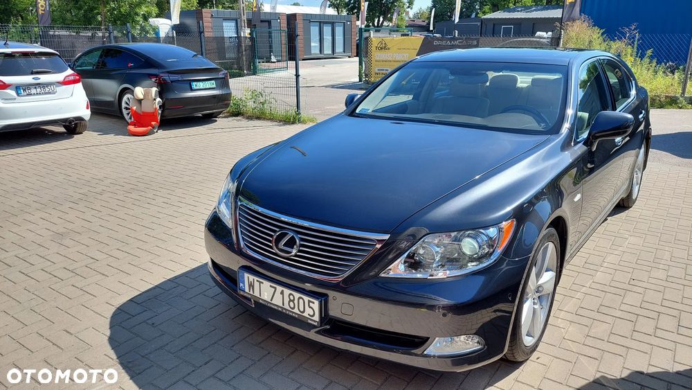 Lexus LS 460 Prestige - 36