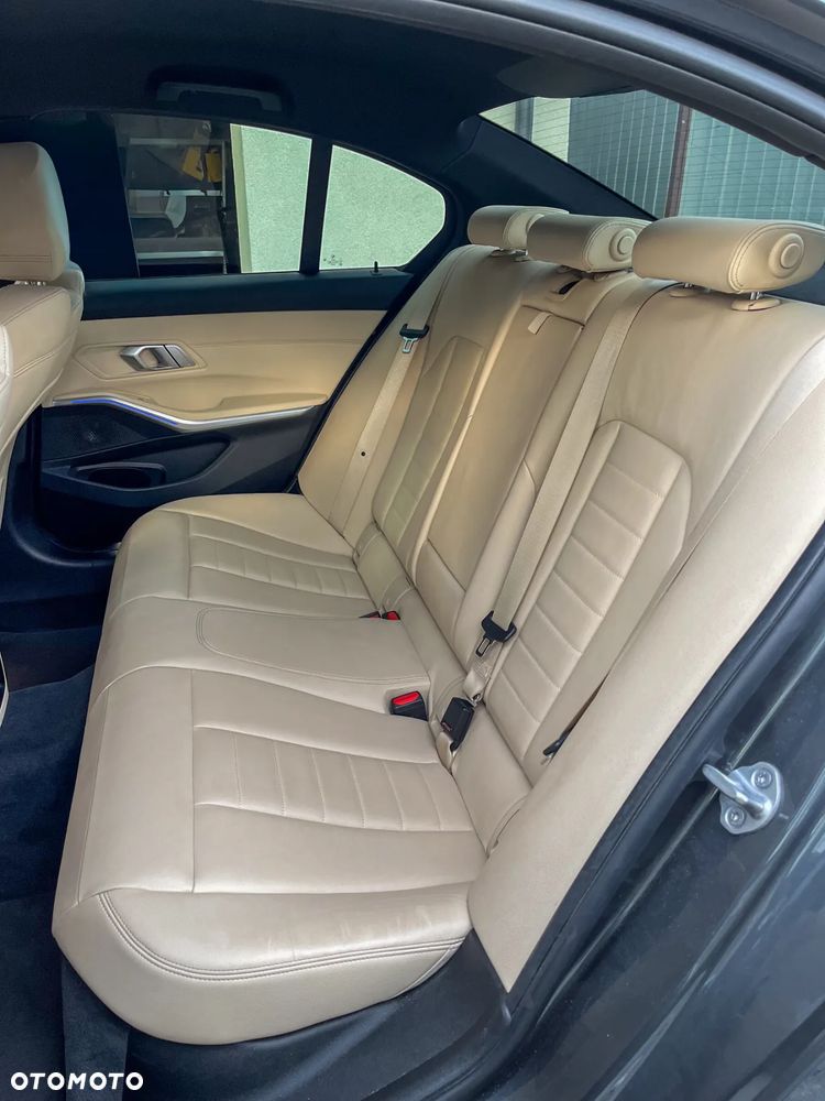 BMW Seria 3 320i xDrive M Sport - 15