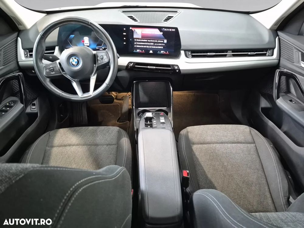 BMW iX1 xDrive30 - 10