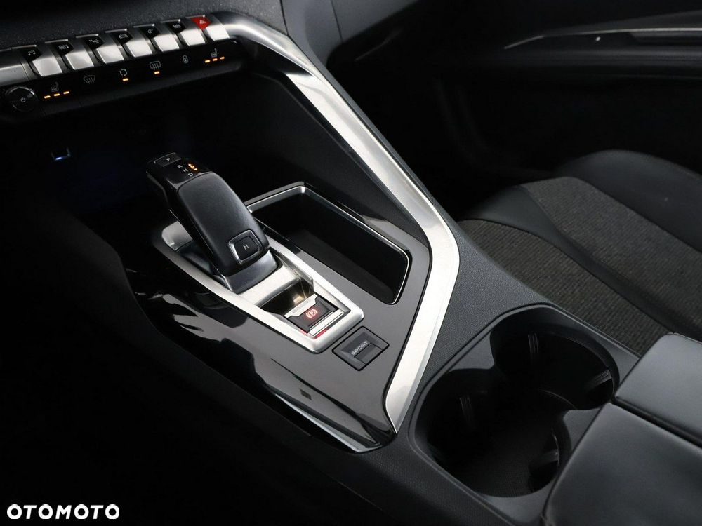 Peugeot 3008 1.6 BlueHDi Allure S&S EAT6 - 29