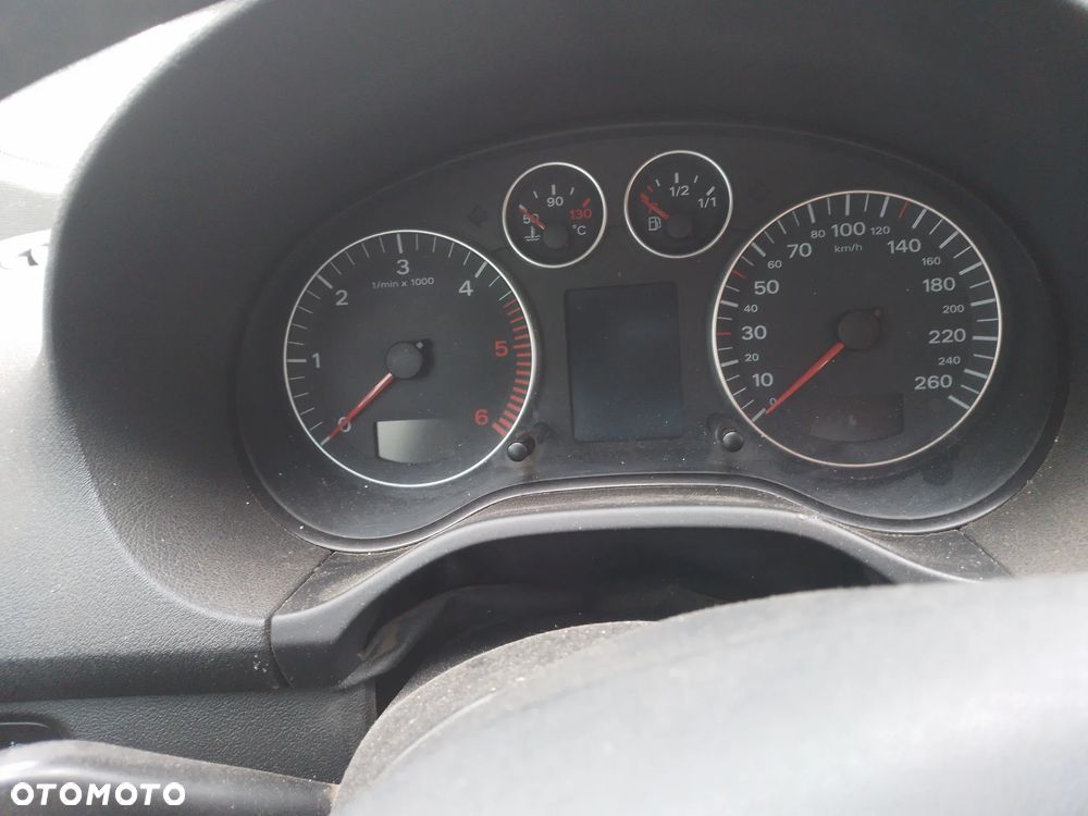 AUDI A3 8P 03-08 2.0 TDI LY7W   LAMPA  TYŁ PRAWA LEWA - 24