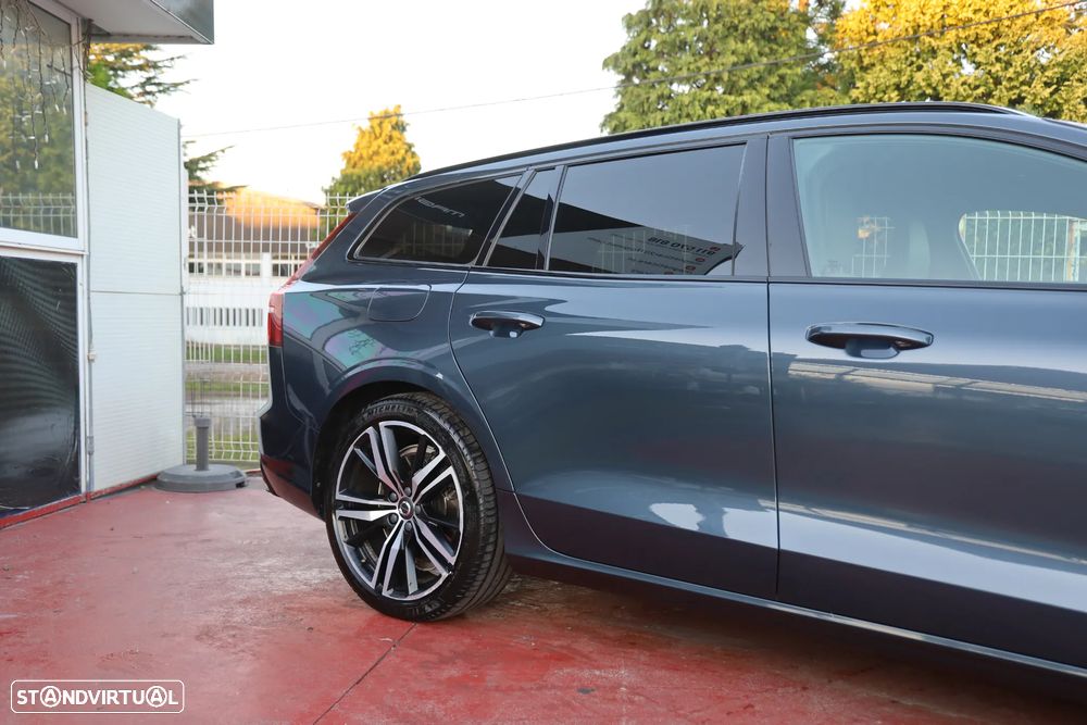 Volvo V60 2.0 T8 AWD TE R-Design - 9