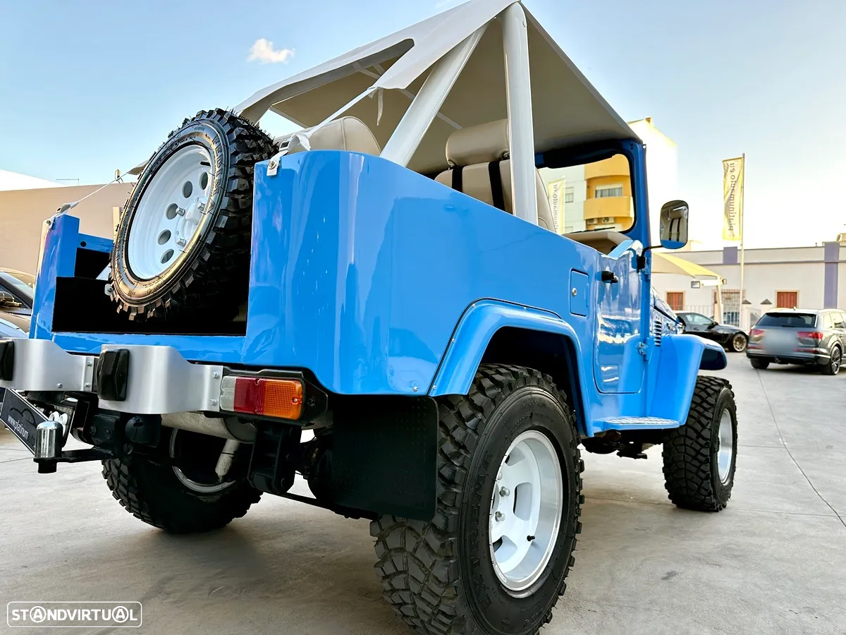 Toyota Land Cruiser - 36