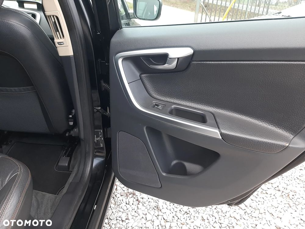 Volvo XC 60 D5 AWD Momentum - 31