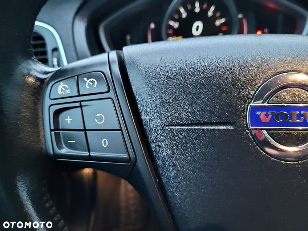 Volvo V40 T2 Momentum - 16