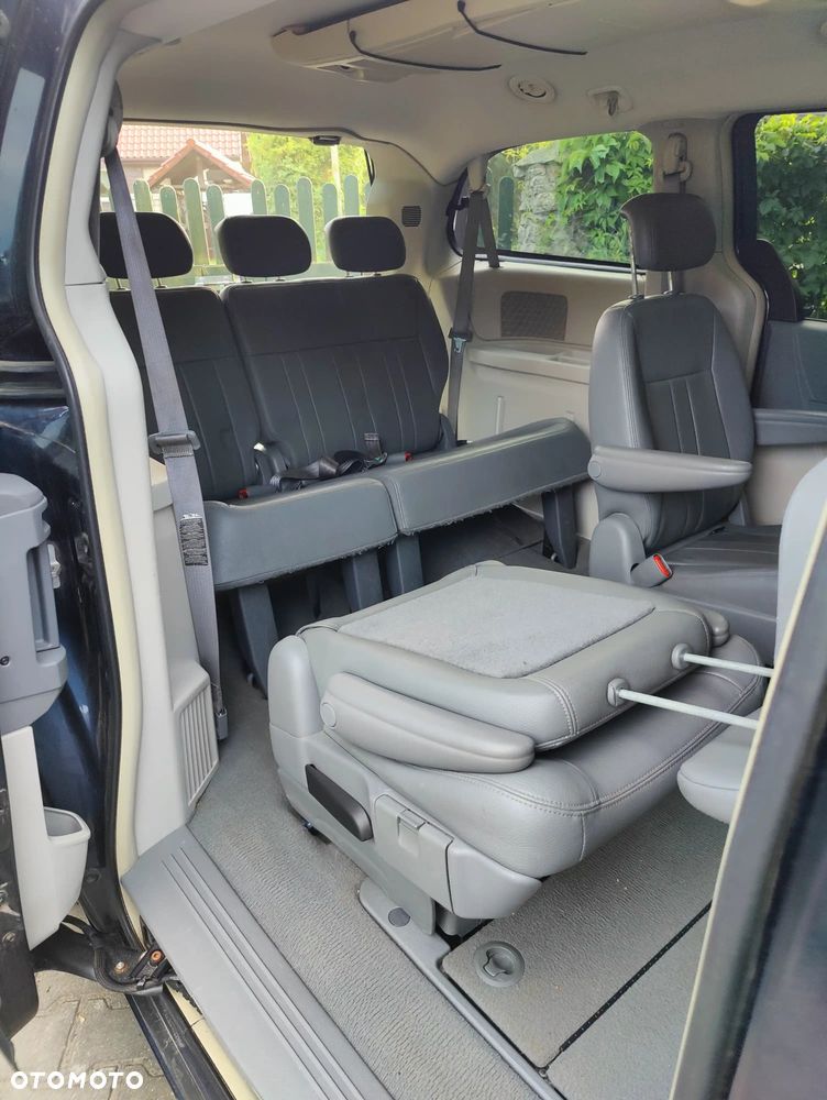 Dodge Grand Caravan - 14