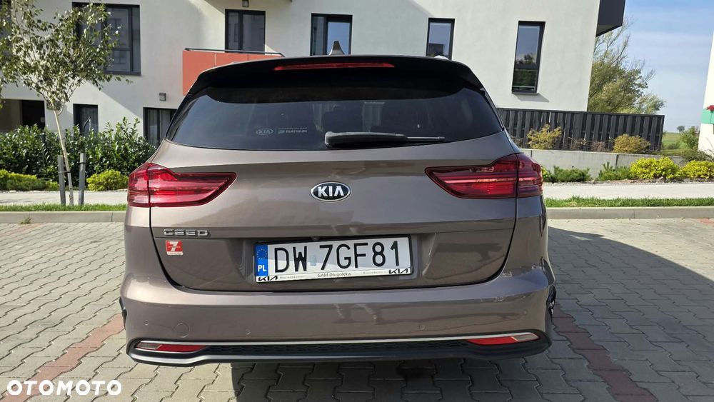 Kia Ceed - 10