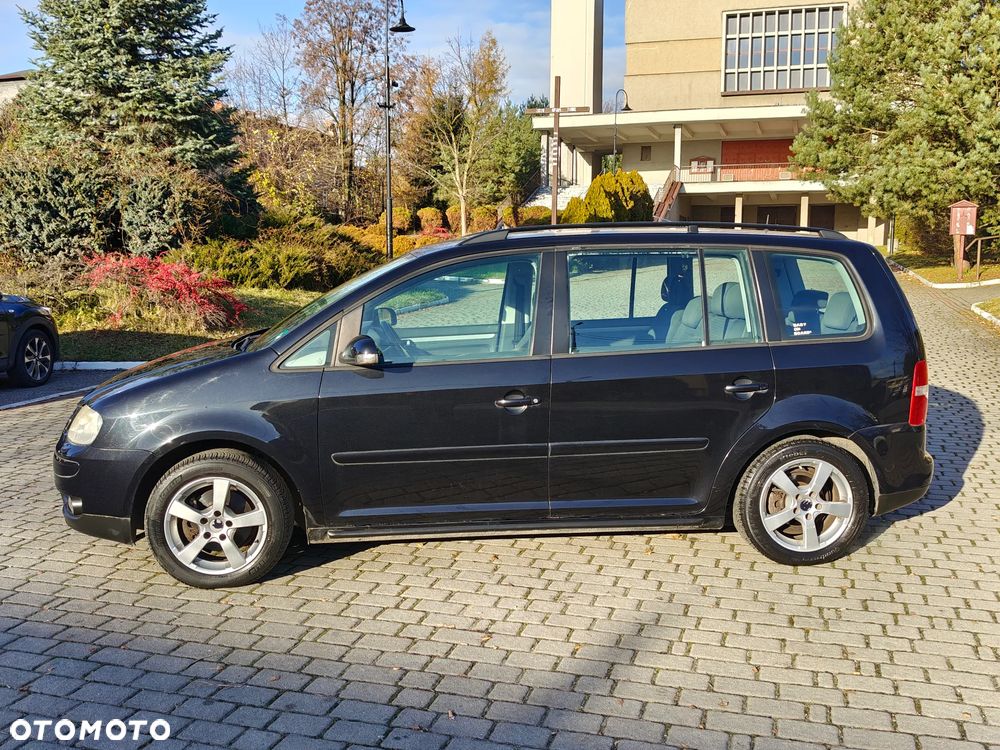 Volkswagen Touran 2.0 FSI Highline - 4