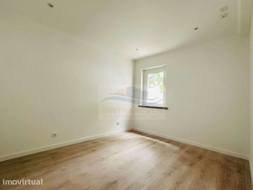 T3 Totalmente Remodelado junto à Escola Secundária da Amadoras - Grande imagem: 4/30