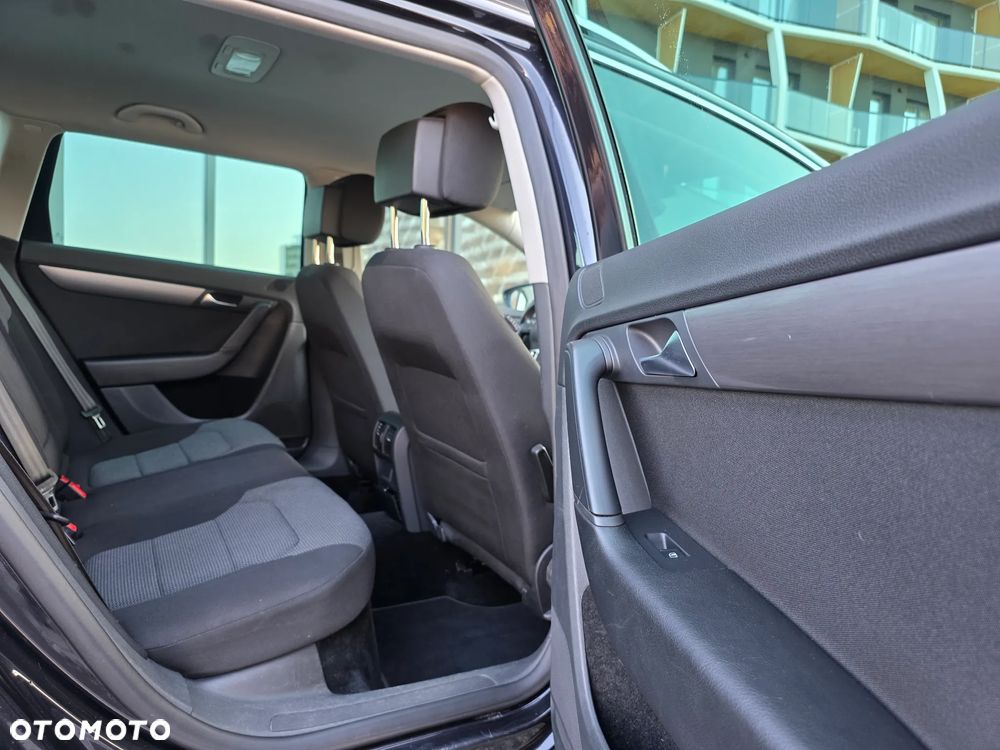 Volkswagen Passat 2.0 TDI Highline - 25