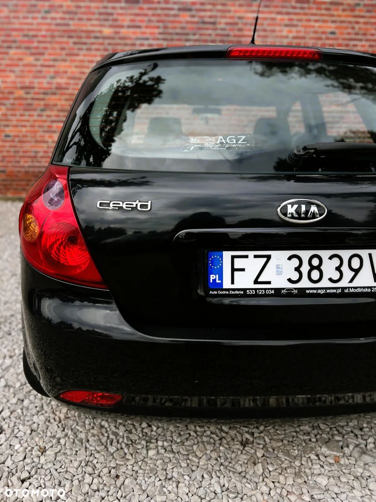 Kia Ceed - 33