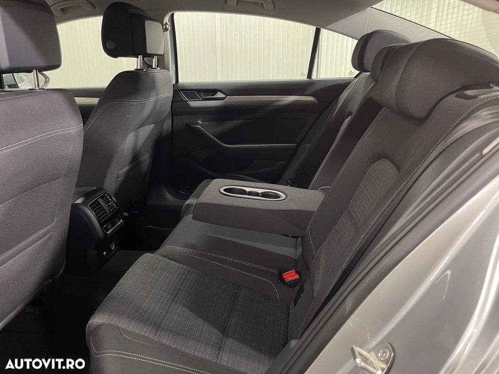 Volkswagen Passat 2.0 TDI Comfortline - 12