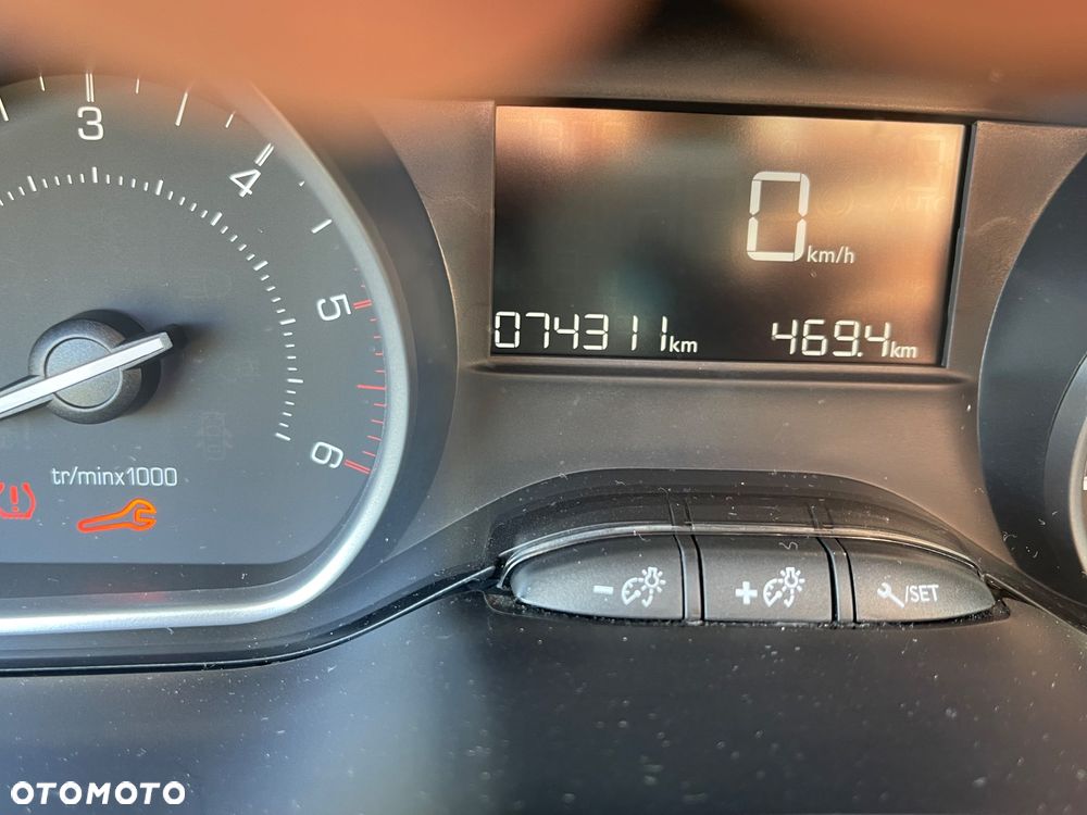 Peugeot 2008 1.6 BlueHDi Style - 18