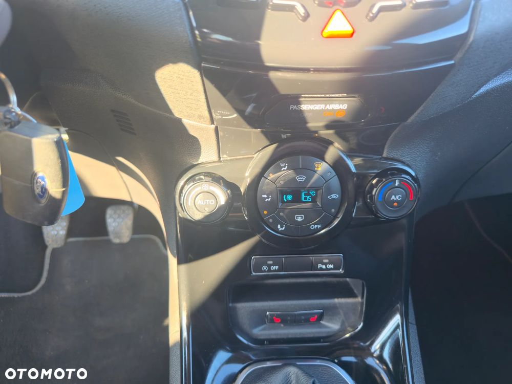 Ford Fiesta 1.6 TDCi Titanium X - 24