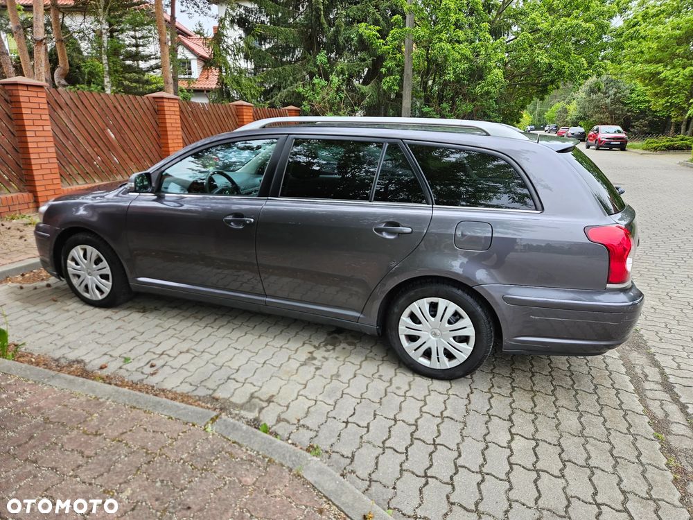 Toyota Avensis 2.2 D-4D Sol Plus - 2