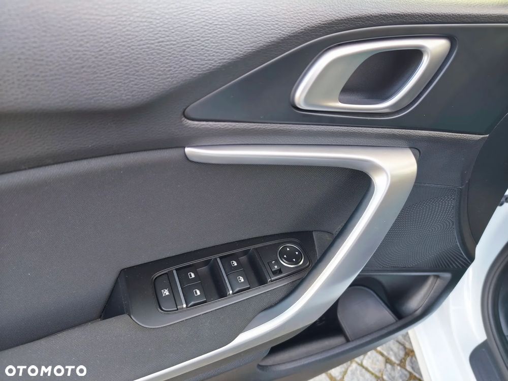 Kia Ceed 1.6 CRDi mHEV Business Line - 14