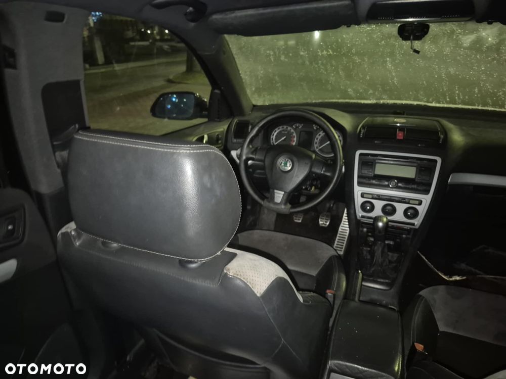 Skoda Octavia 2.0 TDI CR DPF RS - 10