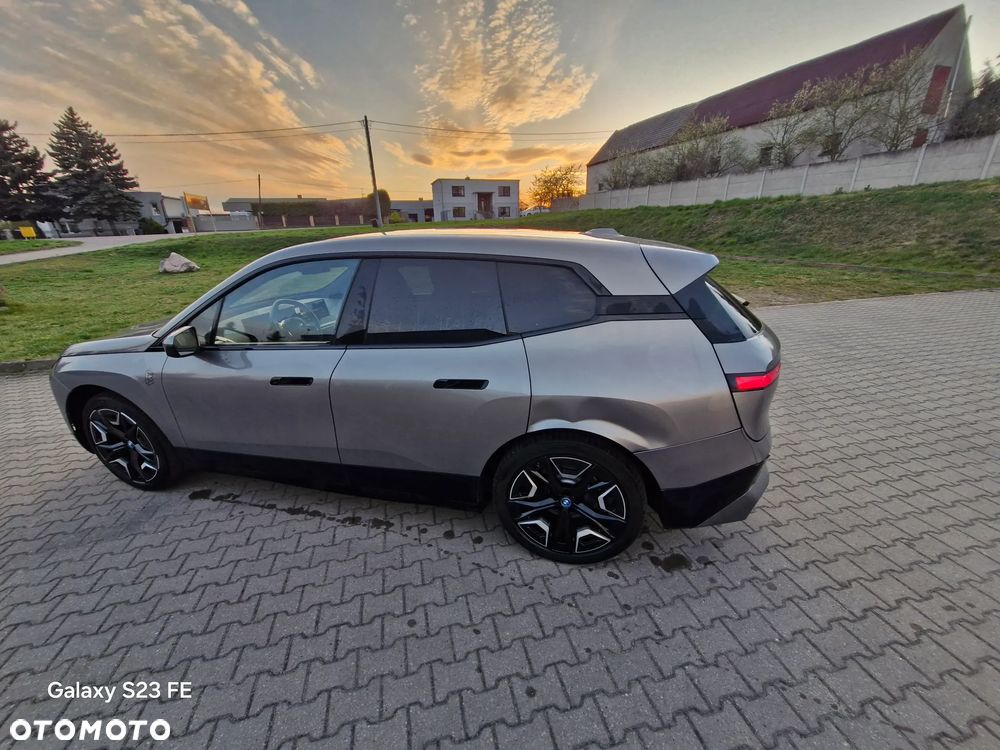 BMW iX xDrive40 - 9