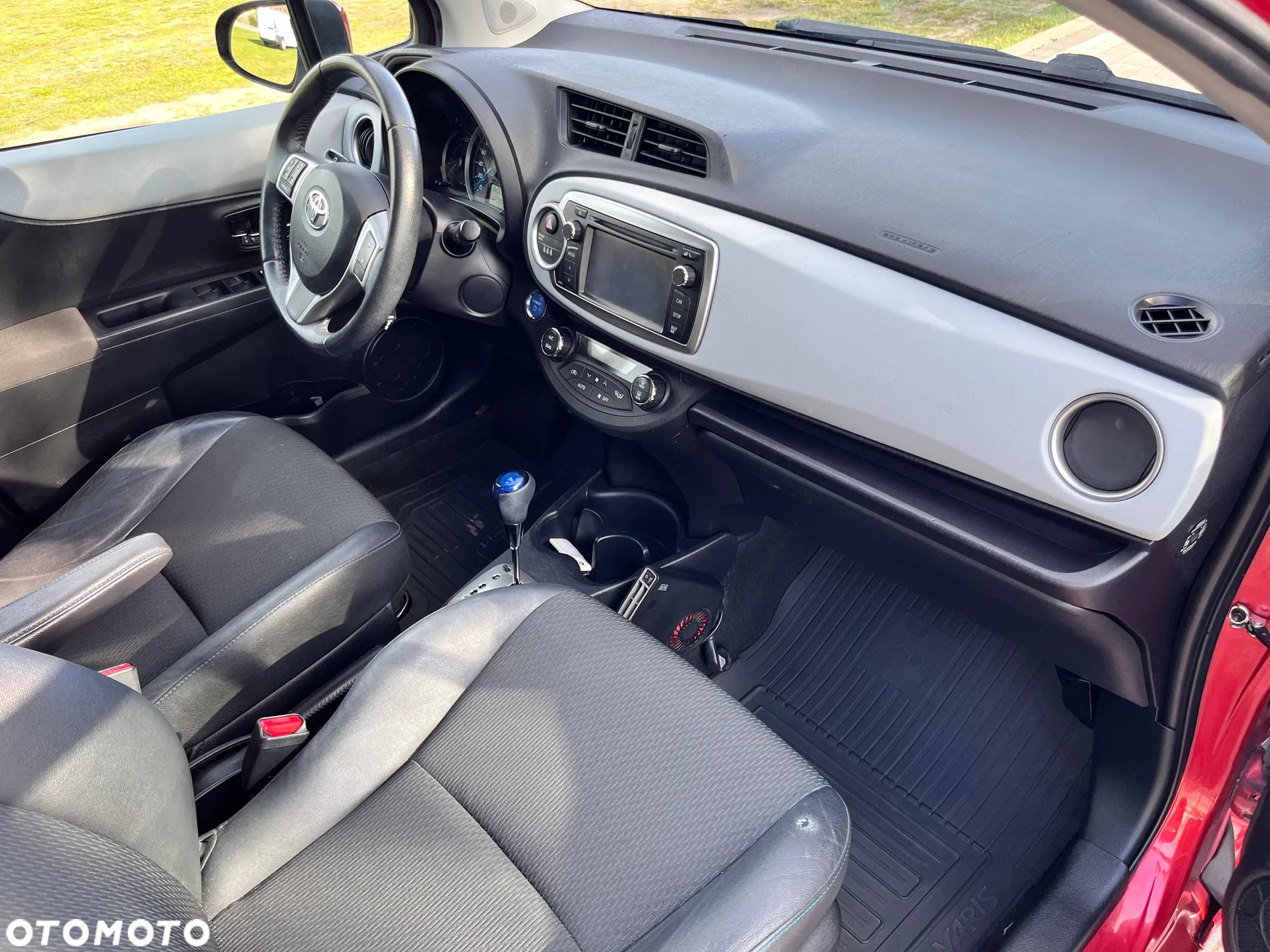 Toyota Yaris Hybrid 100 Dynamic - 16