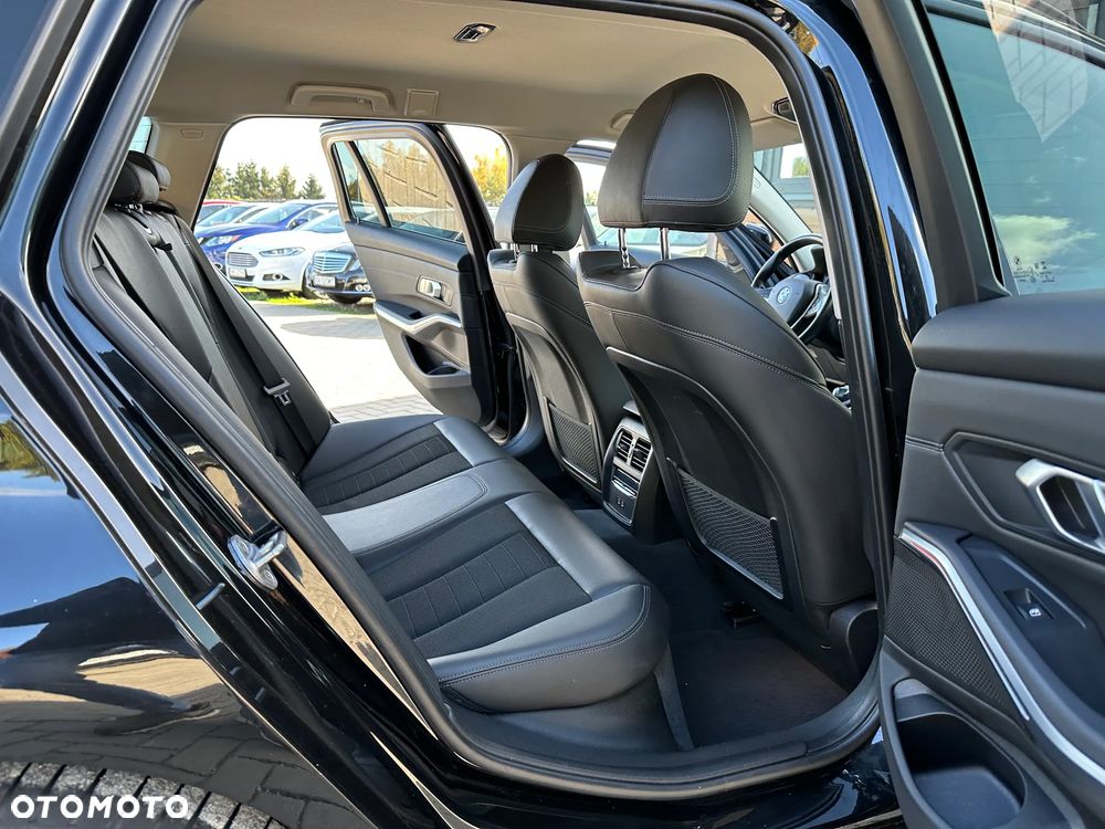 BMW Seria 3 - 26