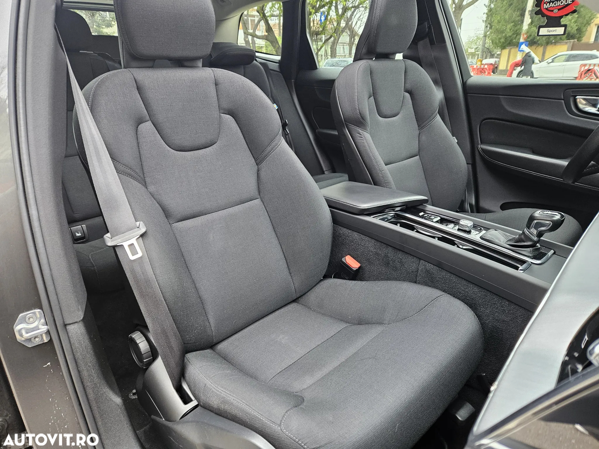 Volvo XC 60 D4 Momentum Pro - 12