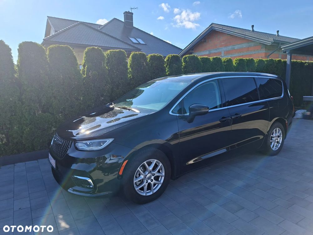 Chrysler Pacifica - 1