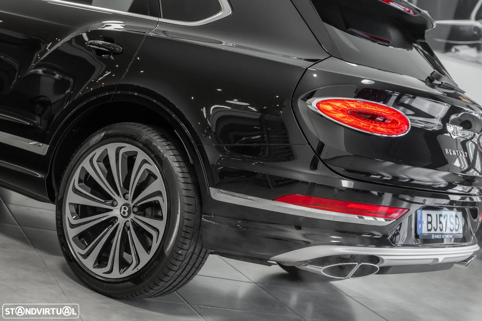 Bentley Bentayga EWB V8 Azure - 8