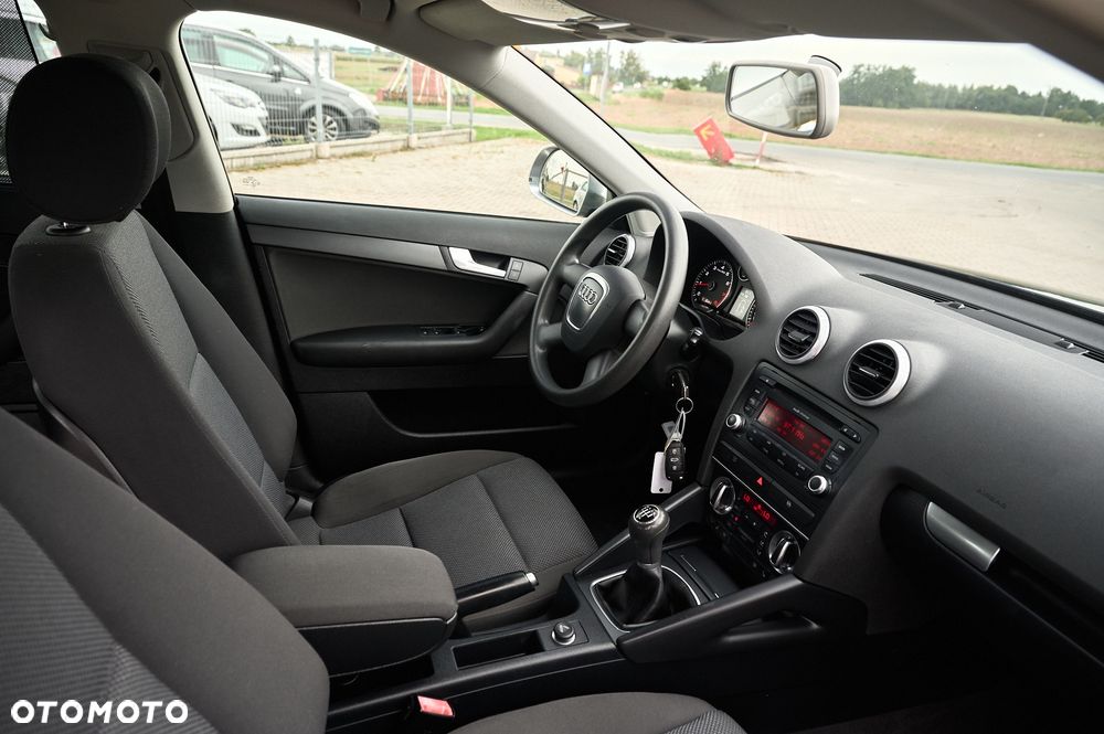 Audi A3 Sportback 1.6 Ambiente - 35