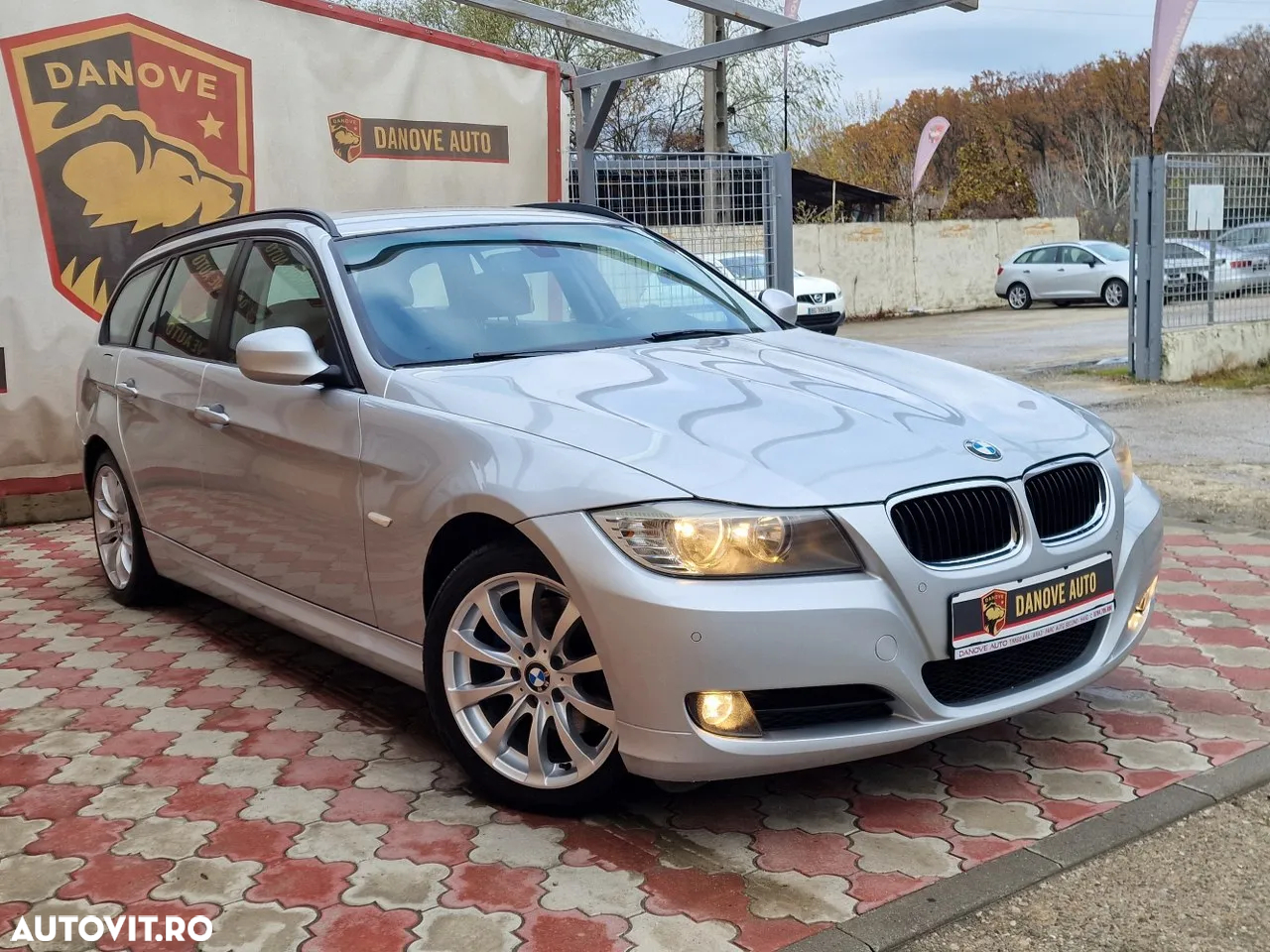 BMW Seria 3 318d DPF Touring Aut. - 5