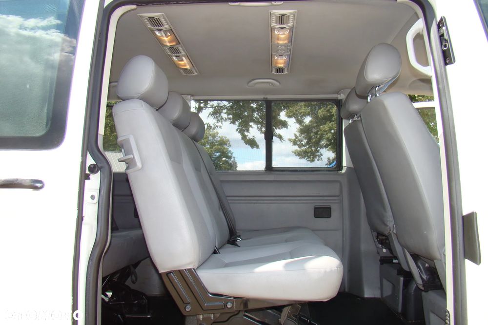 Volkswagen Caravelle L1 - 10