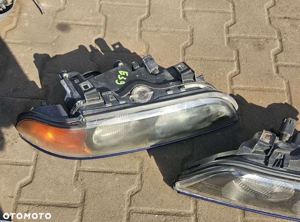 Lampa przednia / Lampy przednie / przód prawa lewa /  BMW E39 - 2