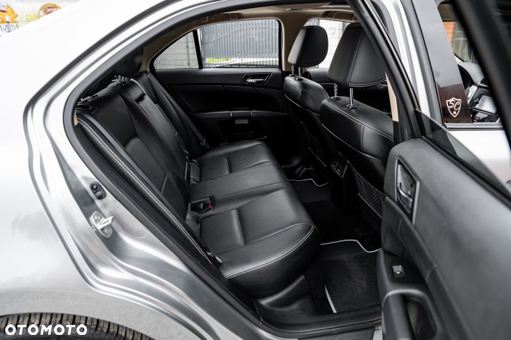 Suzuki Kizashi 2.4 4x4 CVT Sport - 24