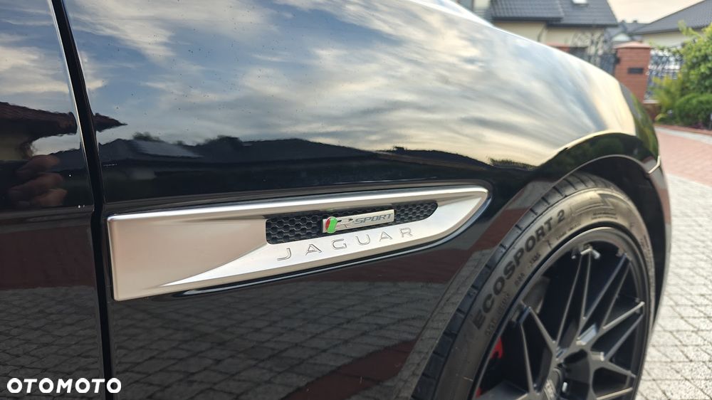Jaguar XE 2.0 T R-Sport - 15
