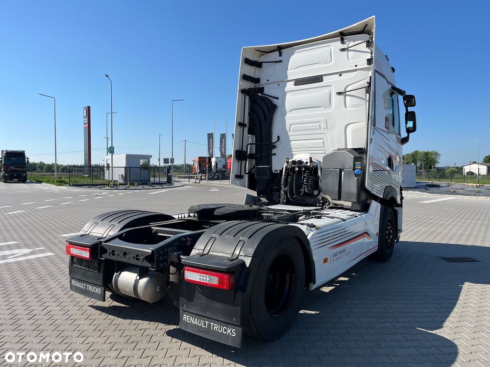Renault T520 High Sleeper Cab - 4