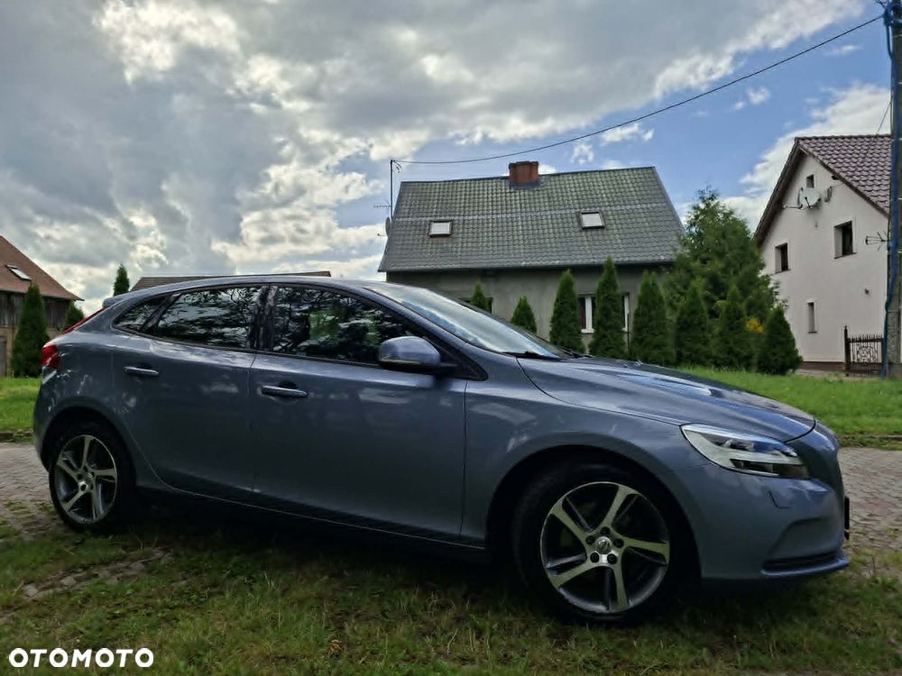 Volvo V40 T2 Momentum - 3