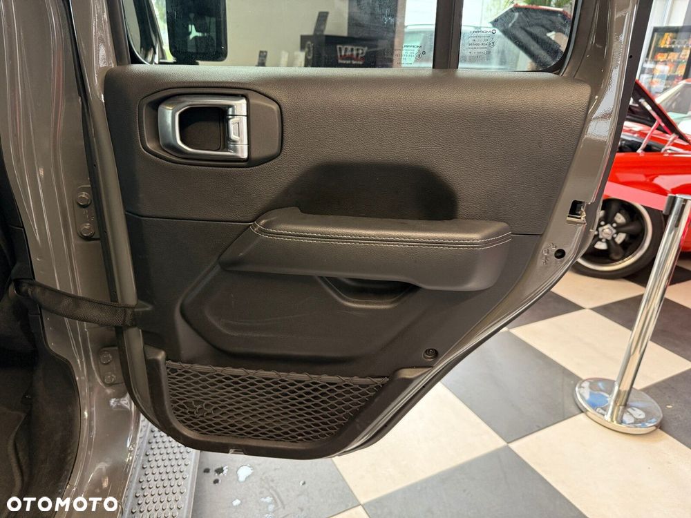 Jeep Wrangler - 14