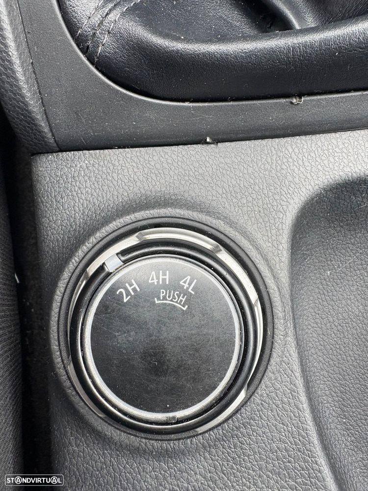 Mitsubishi L200 2.4 DI-D CD Campera Space Cab 3L 4WD - 24