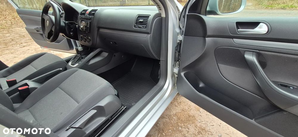 Volkswagen Golf 1.9 TDI Comfortline DSG - 8